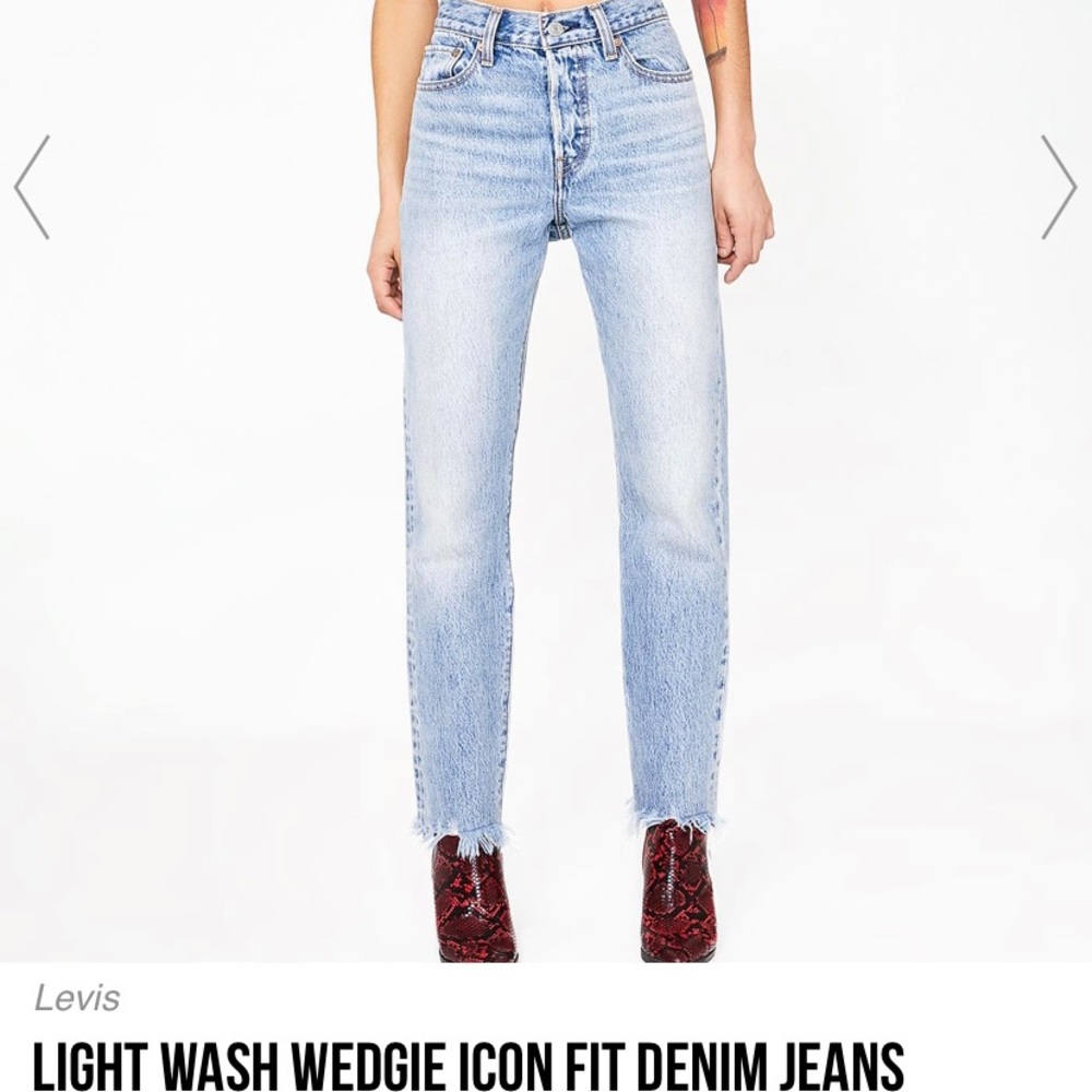 Light wash wedgie icon fit Levi’s jeans